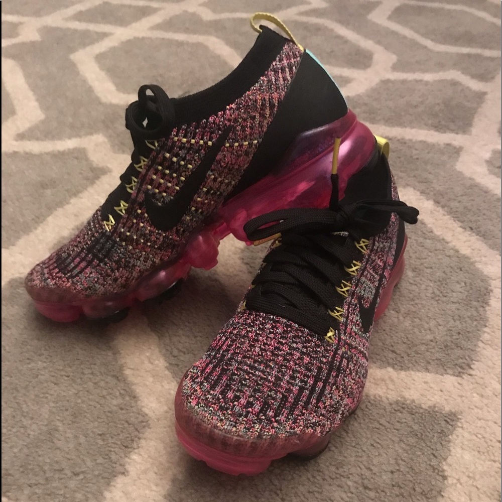 Pink Nike Vapomax flynit 3